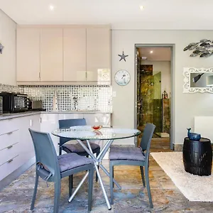 Apartment Solar Powered Camps Bay Sea View, Cape Town